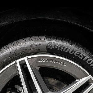 Чернитель шин LAVR Tire shine 650 мл.												